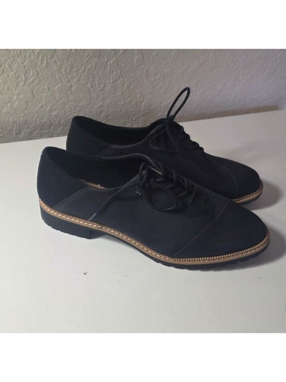 Toms Ladies Black Oxford Lace Up Shoes size 8 EUC